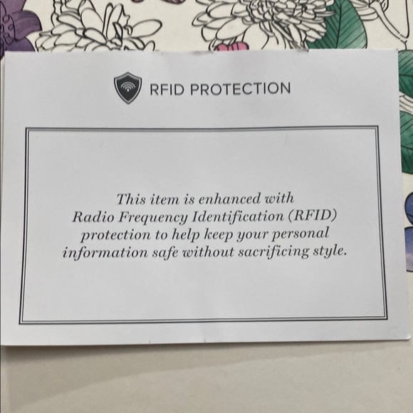 NIB/NWT Vera Bradley Floral Box with quilted cross body - Picture 3 of 6